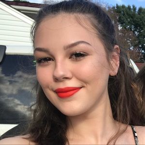 Meet your Posher, Ariana